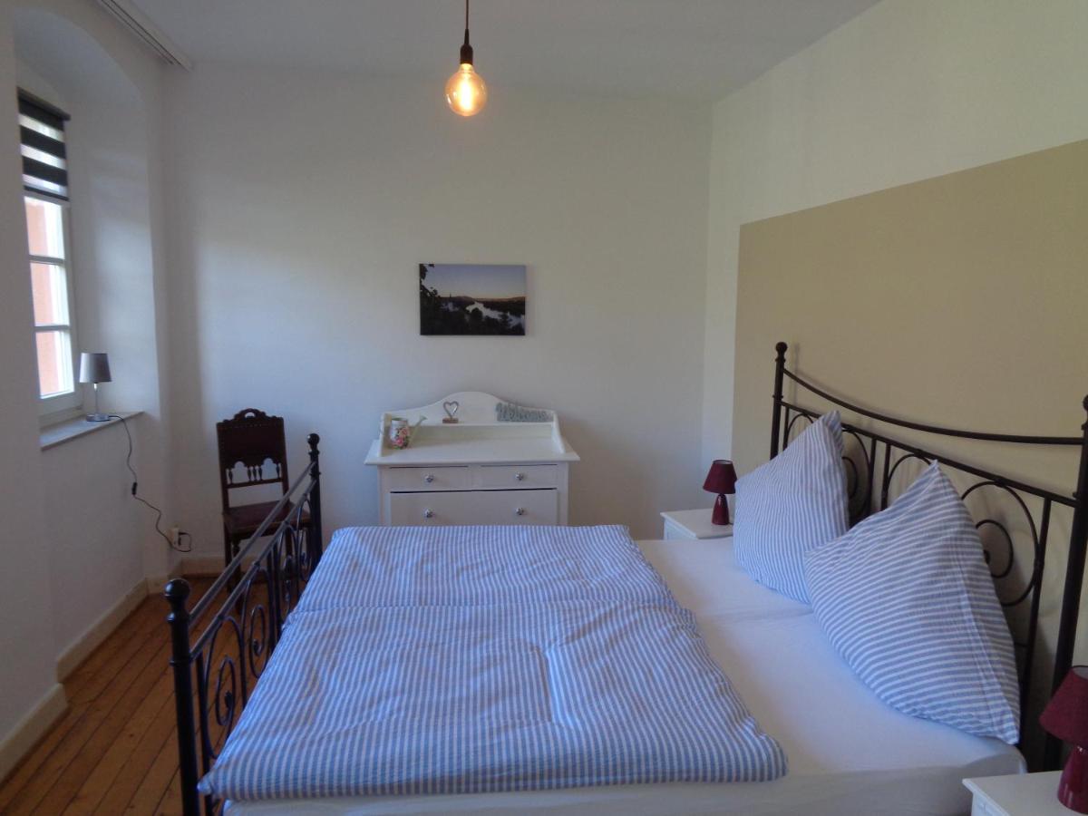 Ferienwohnung Altes Pfarrhaus Mit Flair Und Moselblick Brauneberg Buitenkant foto