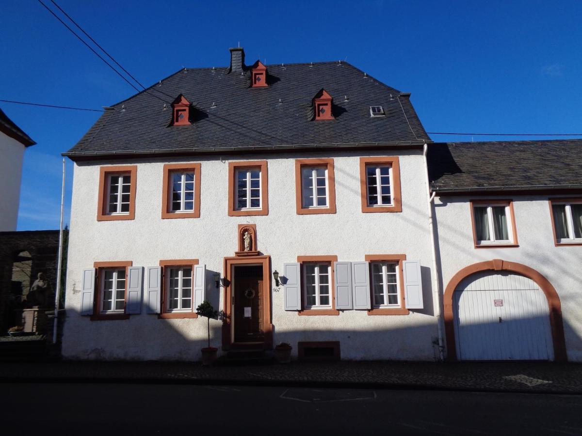 Ferienwohnung Altes Pfarrhaus Mit Flair Und Moselblick Brauneberg Buitenkant foto