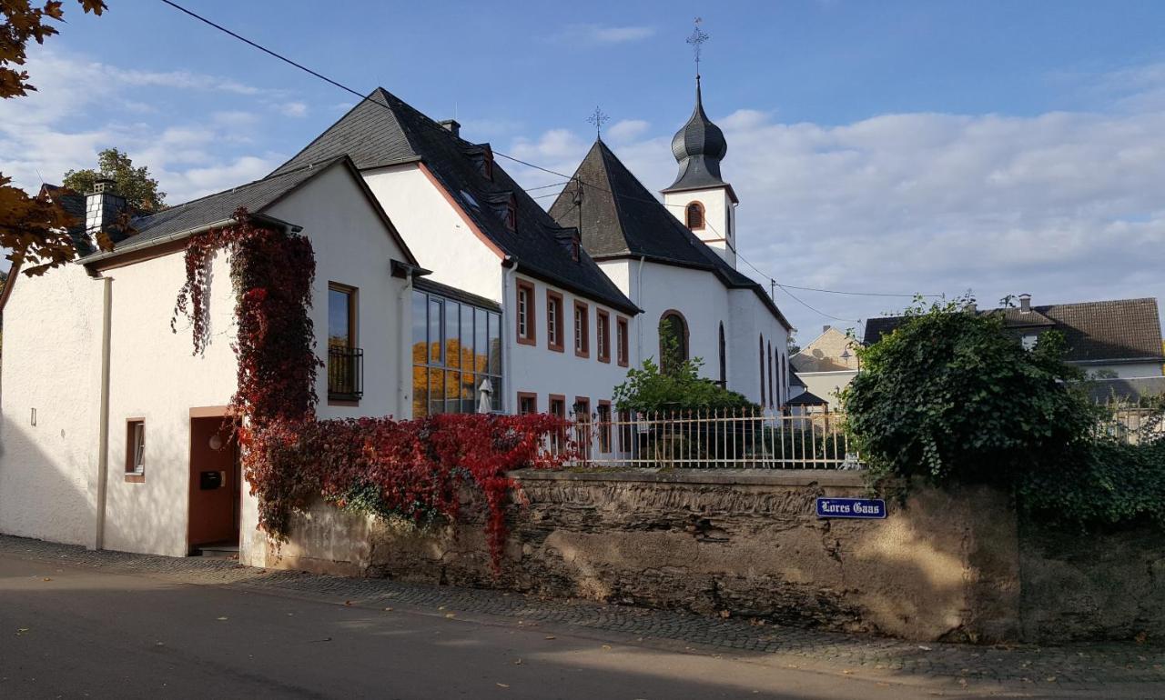 Ferienwohnung Altes Pfarrhaus Mit Flair Und Moselblick Brauneberg Buitenkant foto
