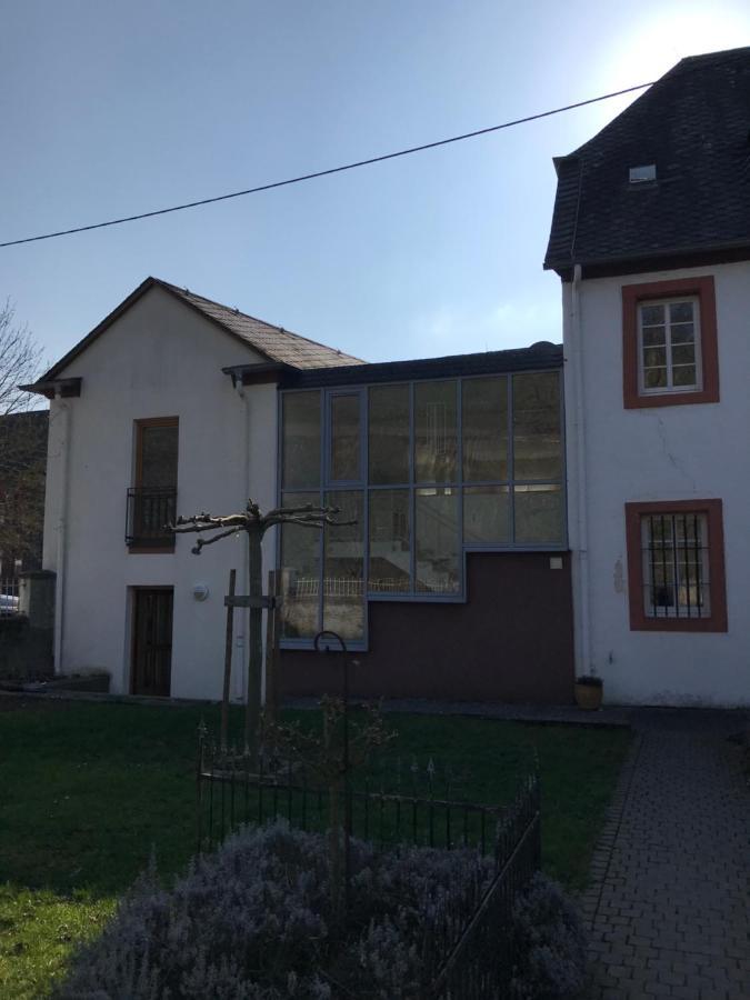 Ferienwohnung Altes Pfarrhaus Mit Flair Und Moselblick Brauneberg Buitenkant foto