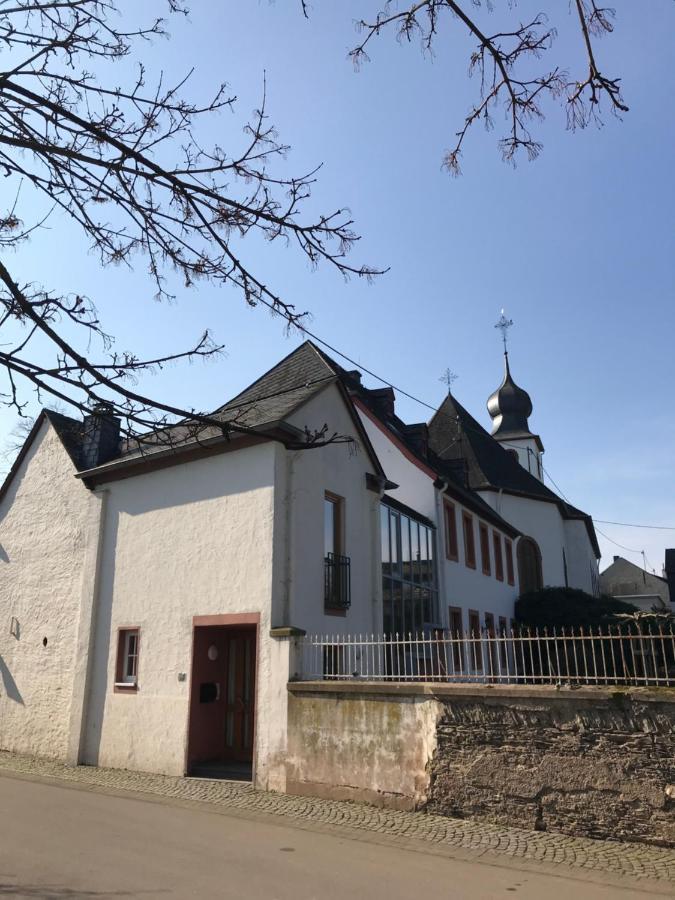 Ferienwohnung Altes Pfarrhaus Mit Flair Und Moselblick Brauneberg Buitenkant foto